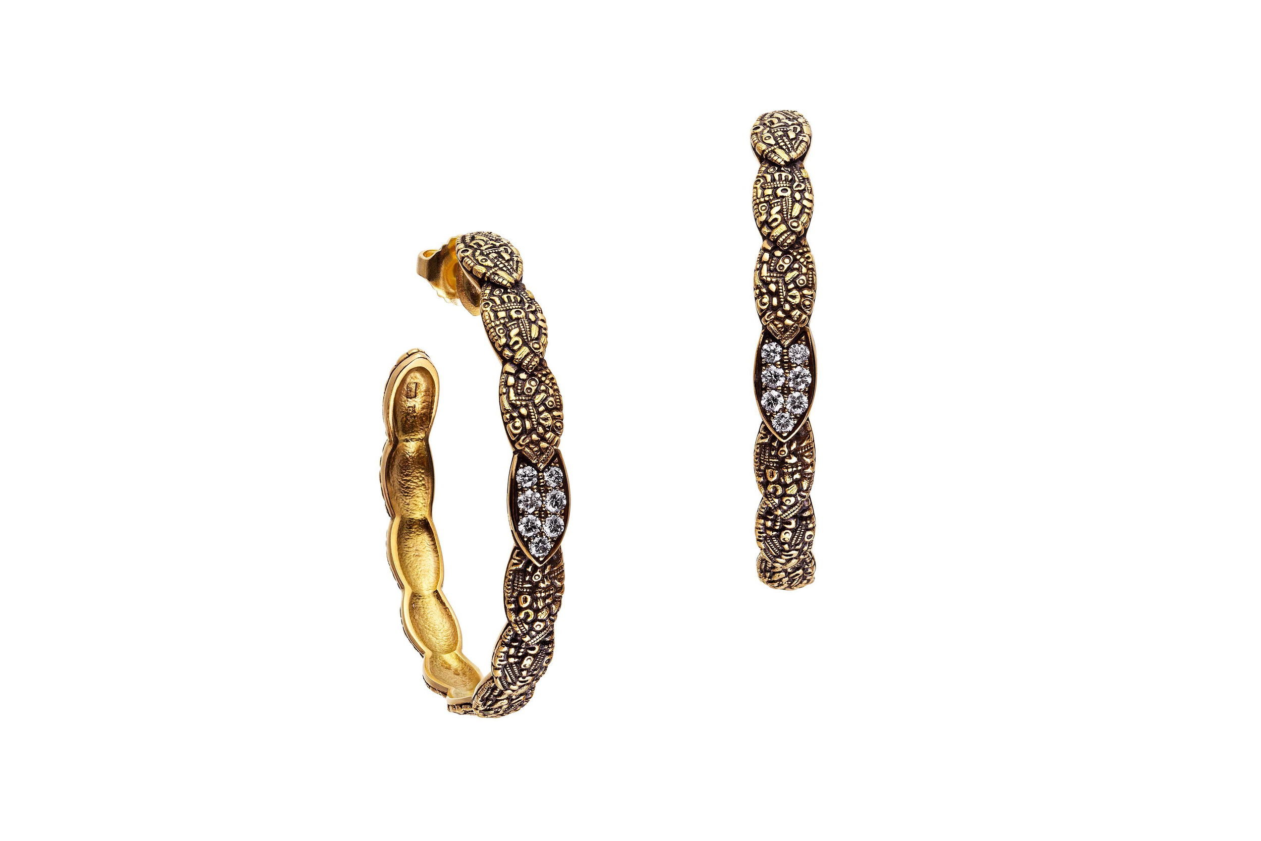 Pave Leaf Hoop Earrings with White Diamonds in 18kt Yellow Gold