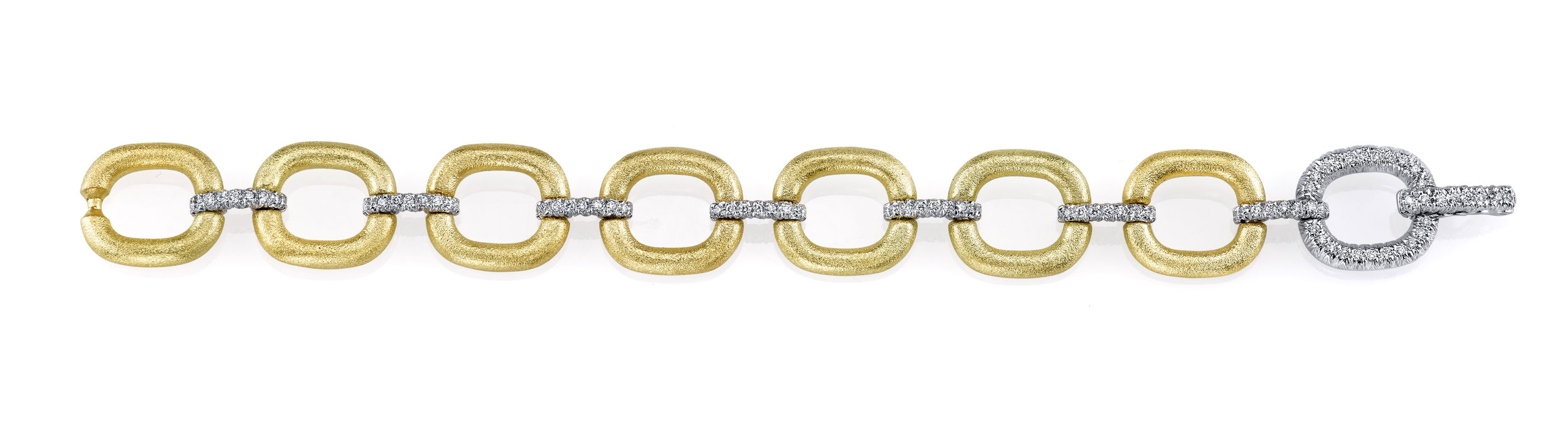 Cushion Link Bracelet with White Diamonds in 18kt Yellow Gold