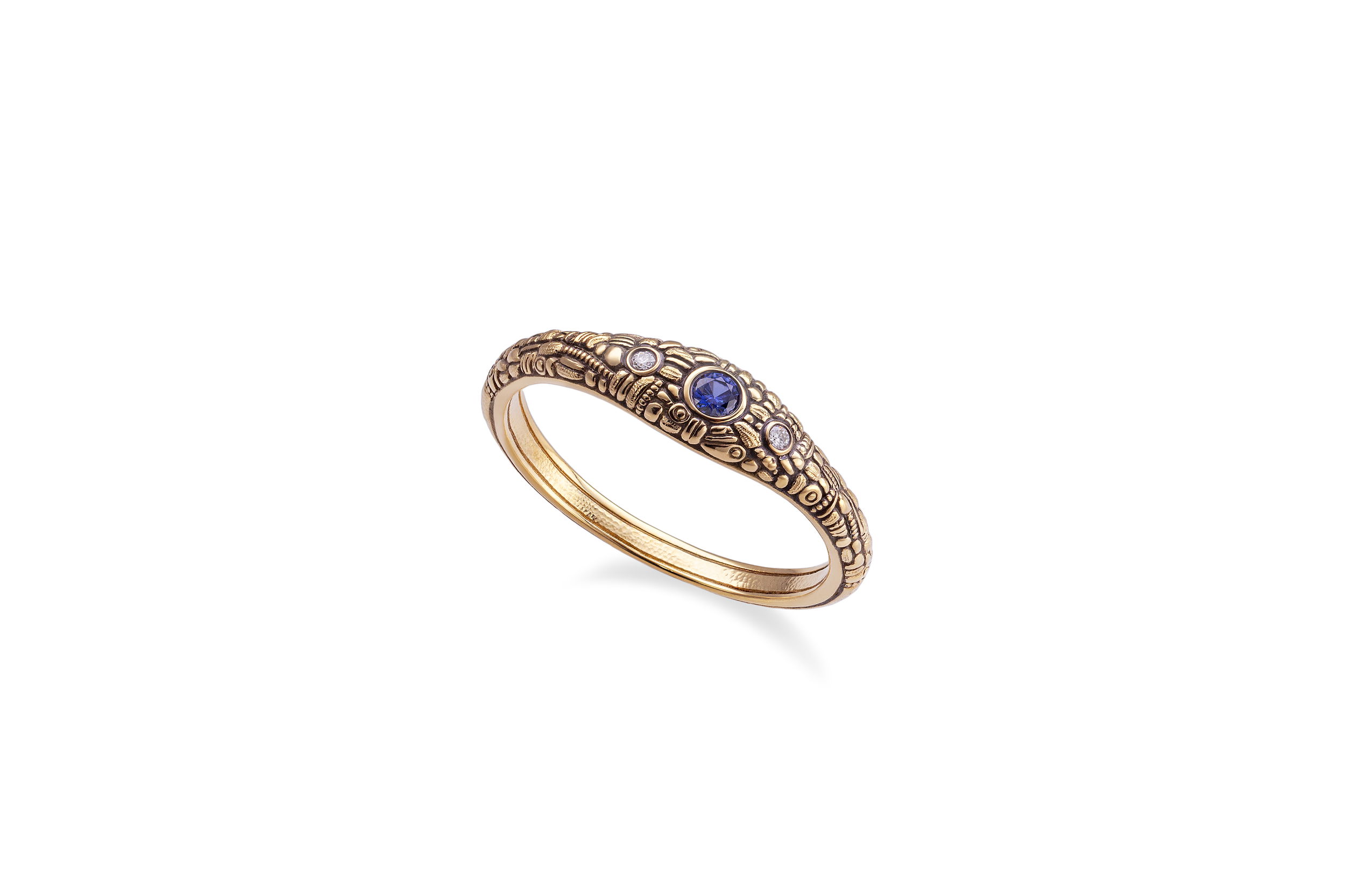 Carved Ring with Blue Sapphire and White Diamonds in 18kt Yellow Gold