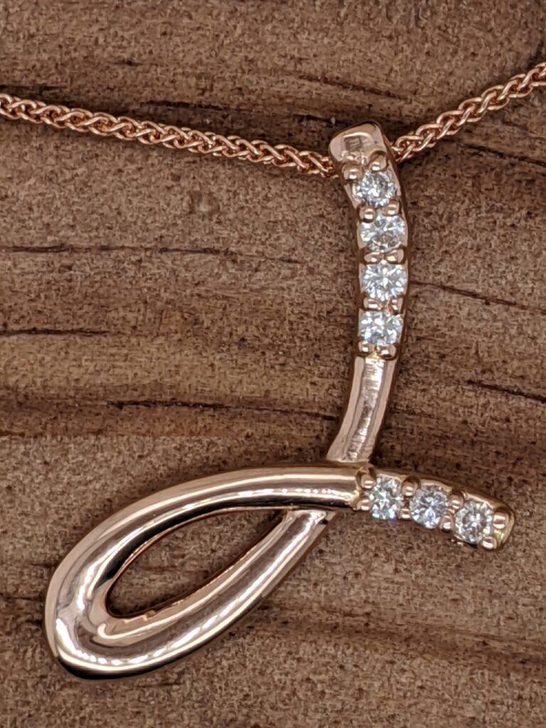 Curved diamond wishbone band on wood