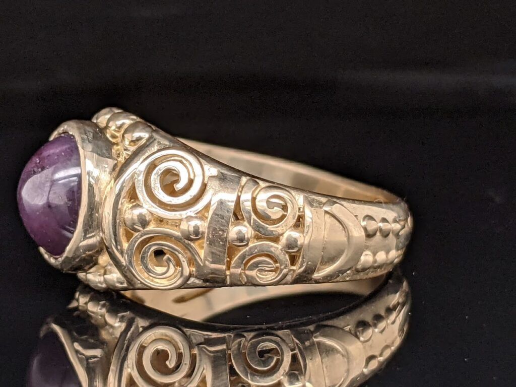 Carved gold ring with amethyst