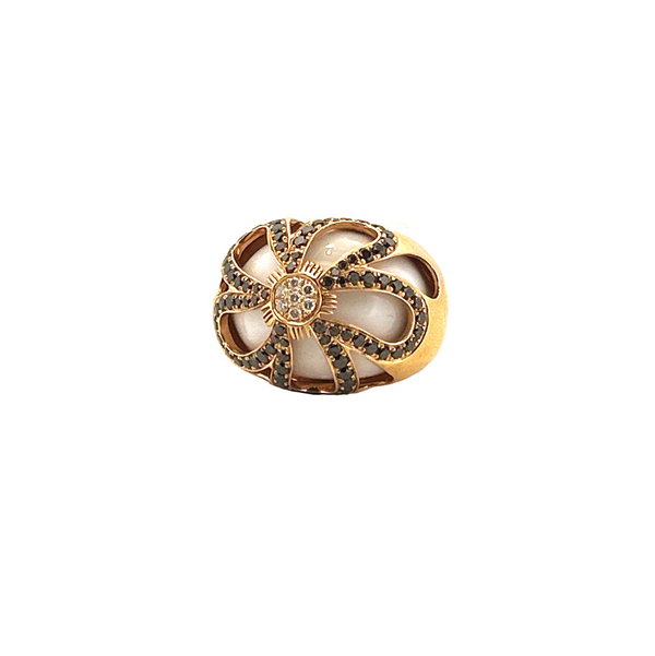 Closeup photo of 18K YG BLK:1.69CT FLOWER RING