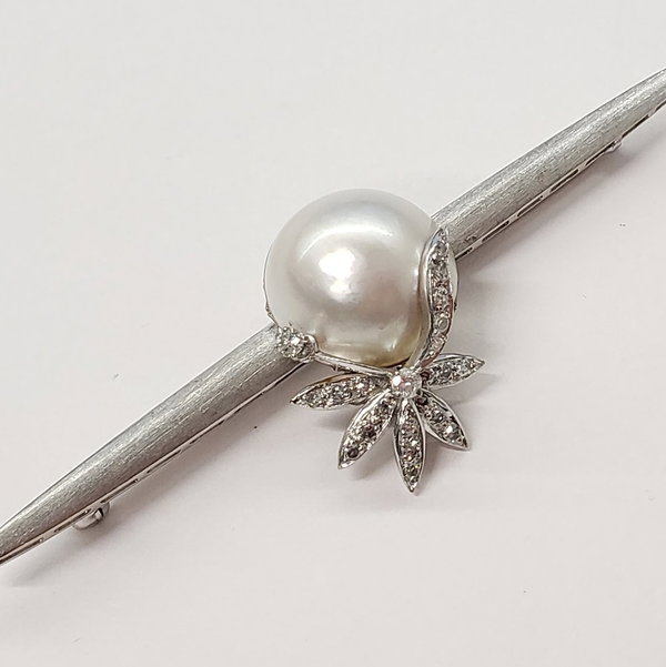 Closeup photo of PLATINUM DIAMOND AND MABE PEARL BROOCH