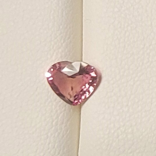 Closeup photo of PADPARADSCHA SAPPHIRE 1.10CT HEART GIA CERTIFITED
