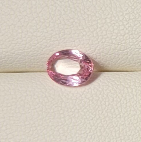 Closeup photo of PADPARADSCHA SAPPHIRE 1.149T OVAL AGL CERTIFITED