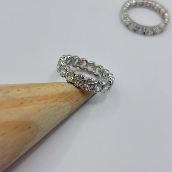 Oval Eternity Band in 18K white gold