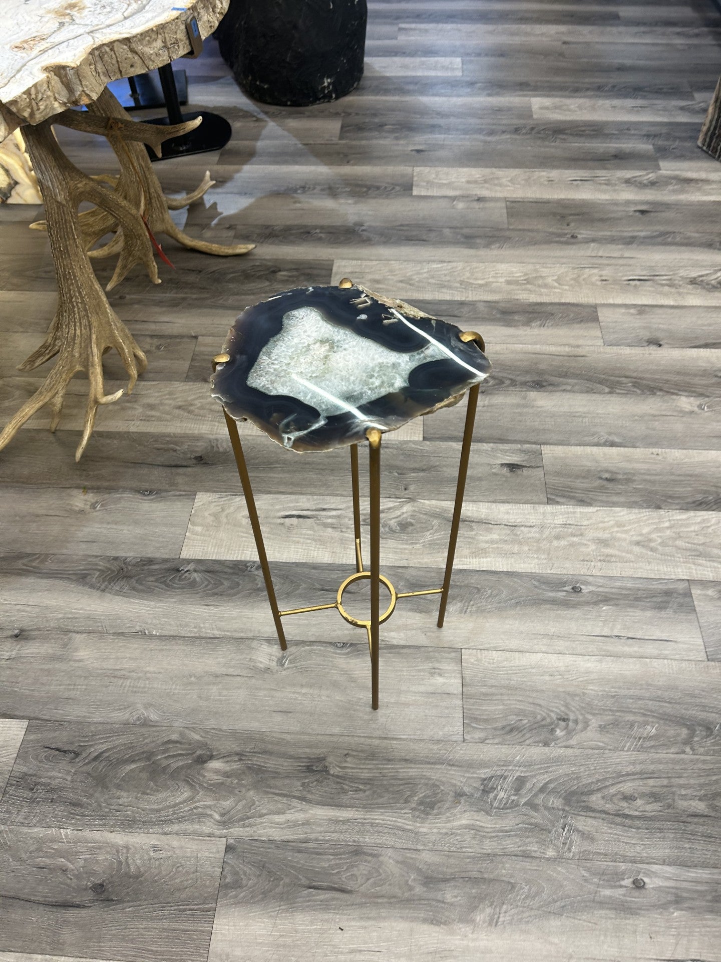 Introduce a touch of luxury to your home with our Agate Side Table. Crafted with a stunning agate slice and finished with a sleek gold coating, this side table exudes sophistication and elegance. Perfect for adding a touch of artful refinement to any room in your house.Approx. 10"W x 24"H Agate Side Table