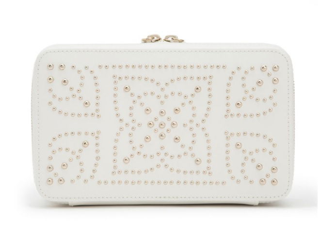Wolf's Marrakesh zip case in cream is a great storage option for your collection. A great gift, this presentation offers a Moorish design in cream colored leather. -Leather-Item# 001-760-00010 Jewelry Zip Case
