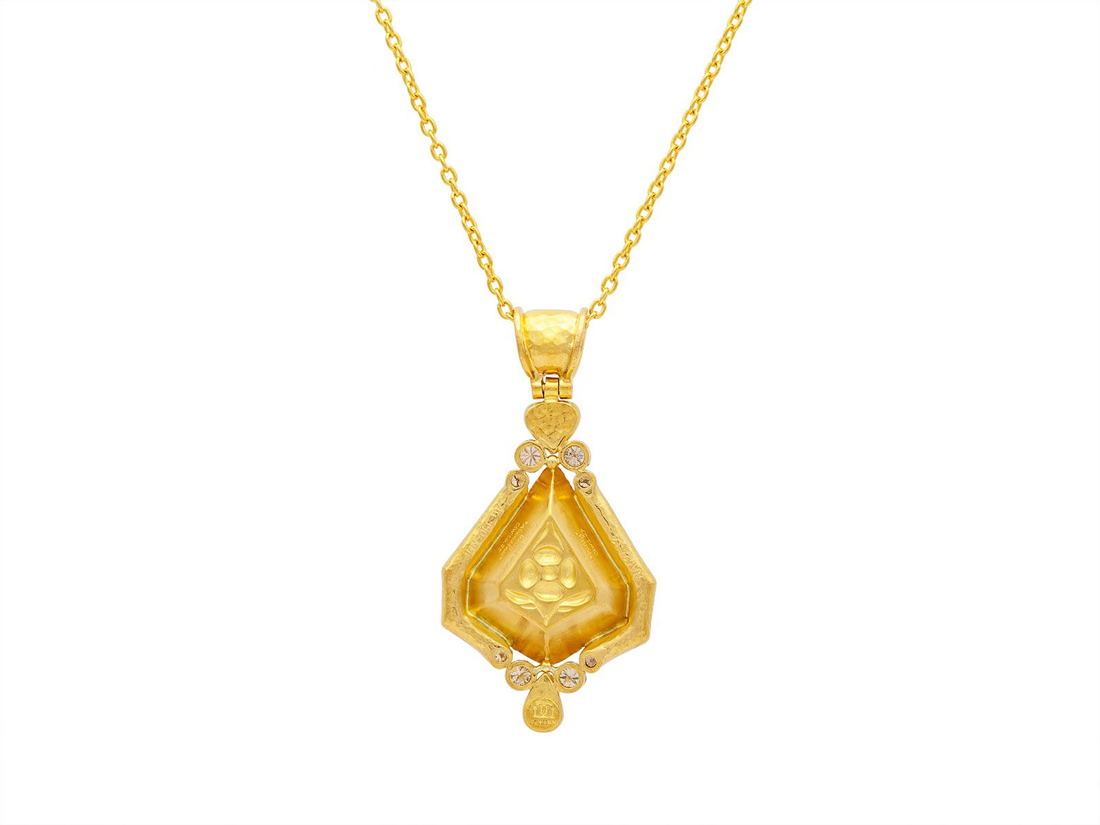 This yellow gold pendant features a radiant citrine accented with sparkling diamonds. Its warm tones and elegant design make it a perfect accessory for any occasion.-24k Yellow gold-Citrine, 16.85cts-Rose cut diamonds, 0.60cts-Round diamonds, 0.67ctsItem# 001-806-00397 Daisy Citrine