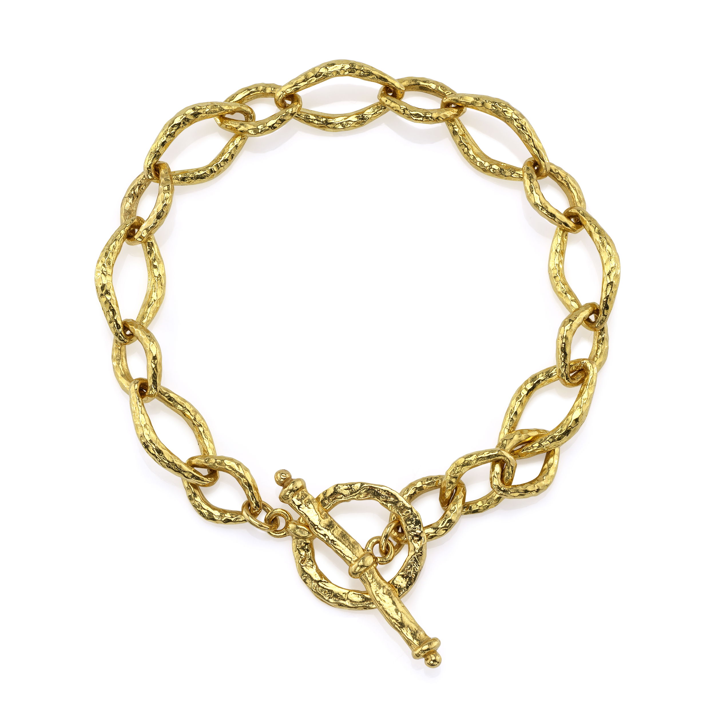 This 22k yellow gold bracelet features hammered links, creating a unique texture and shine. Its bold yet timeless design makes it a perfect statement piece for any occasion.-22k Yellow gold-Hammered linkLength 7”Item# 808-00854 Hammered Link Bracelet