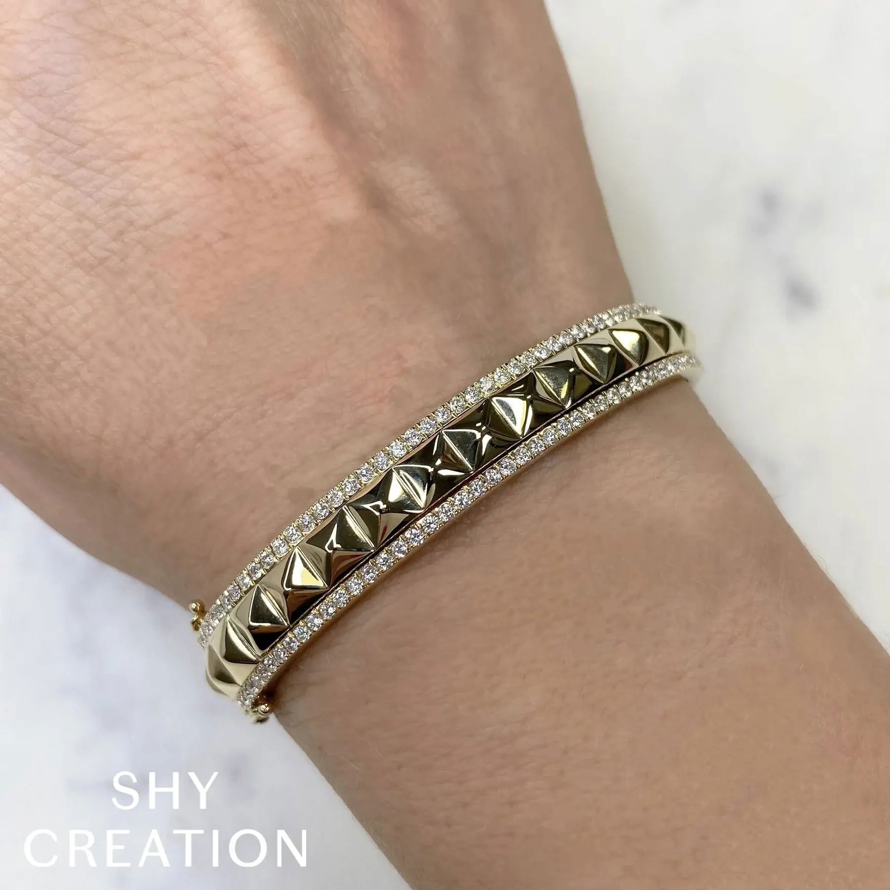 Make a bold statement with this eye-catching piece, designed to spark conversations. All Shy Creation diamonds are natural and hand-selected. All stones are unique and hand set. As a result, you can expect slight variations in the shade, hue, tint of the color stones and stone count.-14k Yellow gold-Round diamonds, 1.21cts-Size SItem# 808-00952 Diamond Pyramid Bangle