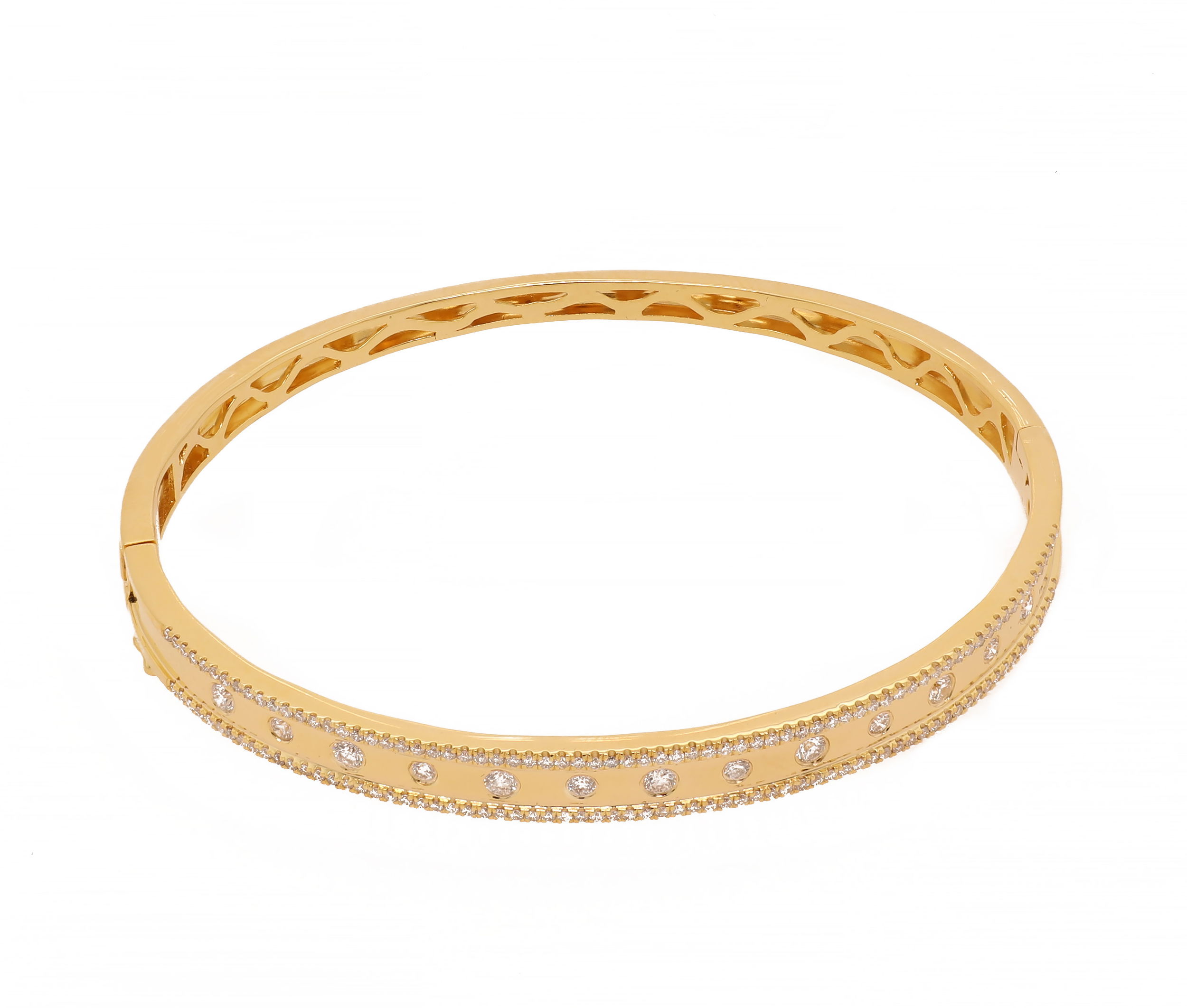 This refined bangle features a sleek high-polish center framed by rows of shimmering diamonds on each side. The balanced design offers a striking contrast of brilliance and shine, making it an elegant statement piece.-14k Yellow gold-Round diamonds, 0.85ctsItem# 808-2000085 Split Row Bangle
