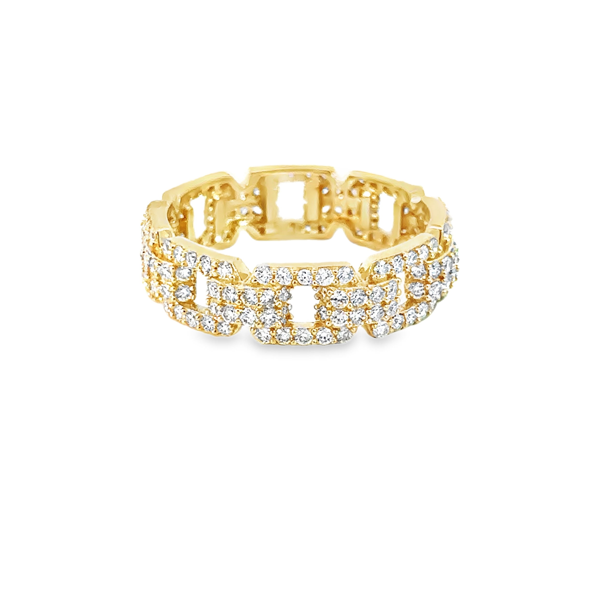 This ring features a series of sparkling pave-set diamonds, seamlessly integrated into a bold and modern link design. A perfect blend of elegance and contemporary style, it adds a refined touch to any look.-14k Yellow gold-Round white diamonds, 1.27cts-Size, 7Item# 804-00726 Pave Link Ring