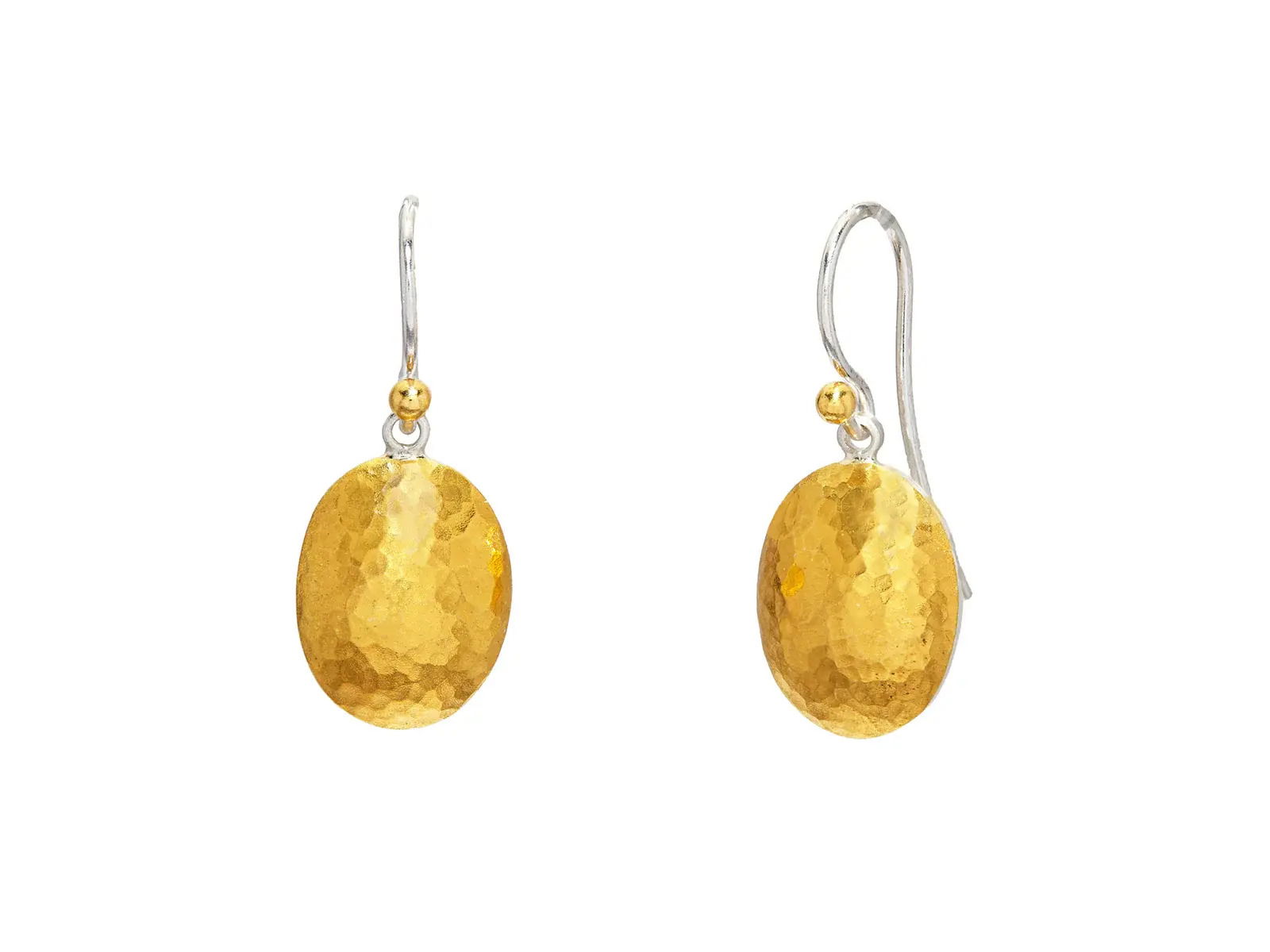 These sterling silver and 24k yellow gold drop earrings offer a sleek, two-tone design with a touch of elegance. Their versatile style transitions effortlessly from casual to formal occasions.-Sterling silver-24k Yellow gold-14x11mm Oval Item# 002-805-2000175 Jordan Single Drop Earrings