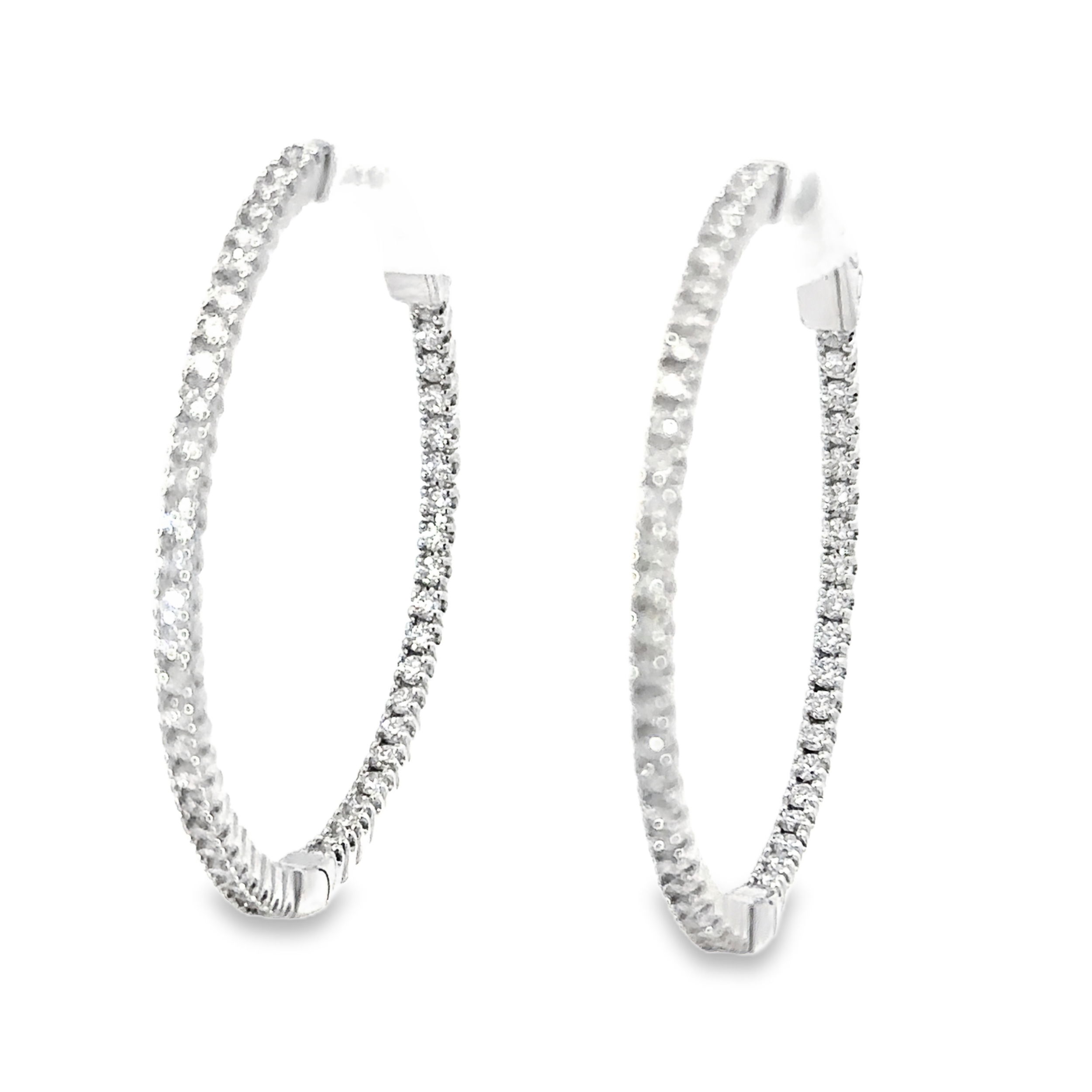 These hoops are adorned with sparkling diamonds on both the inner and outer edges, ensuring brilliance from every angle. Their timeless and elegant design makes them a dazzling addition to any jewelry collection.-14k White gold-Round white diamonds, 1.00ctsItem# 805-2000298 Inside Out Diamond Hoops