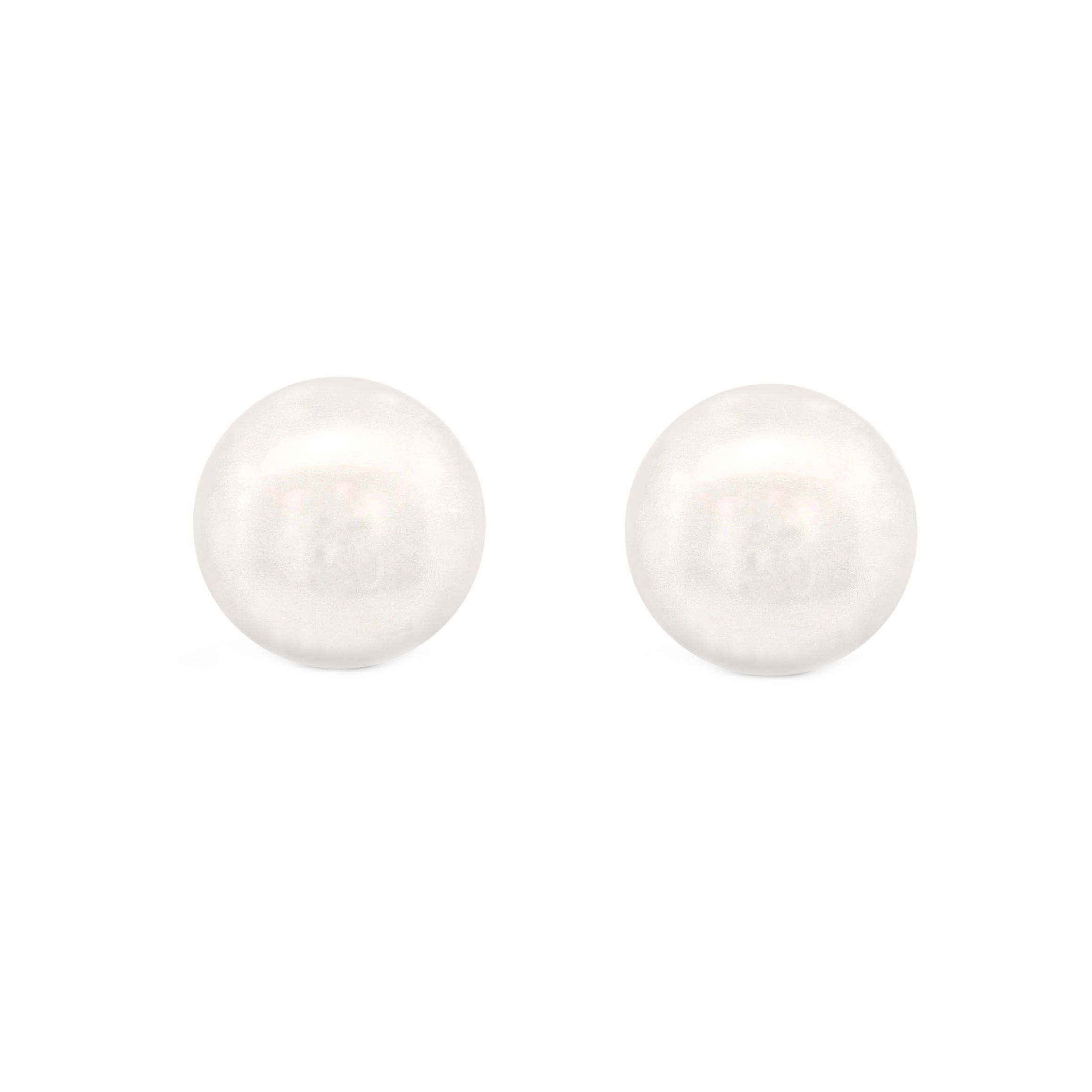 These classic white pearl studs are set in 14k yellow gold for a timeless look with a warm touch. Effortlessly elegant, they’re the kind of piece you’ll wear on repeat.-14k Yellow gold-White pearlItem# ND-EAR-00018 White Button Pearl Stud Earrings