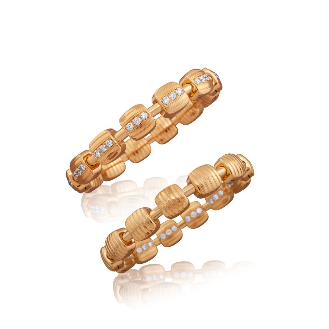 The Xpandable Collection is a revolutionary new line of rings and bracelets that features an innovative technology that solves the problems of tailoring and comfort.-18k Yellow gold-Round diamonds, 3.38cts-Expandable Size, Contact for sizing optionsItem# 170-2000033 Xpandable Reversible Bangle