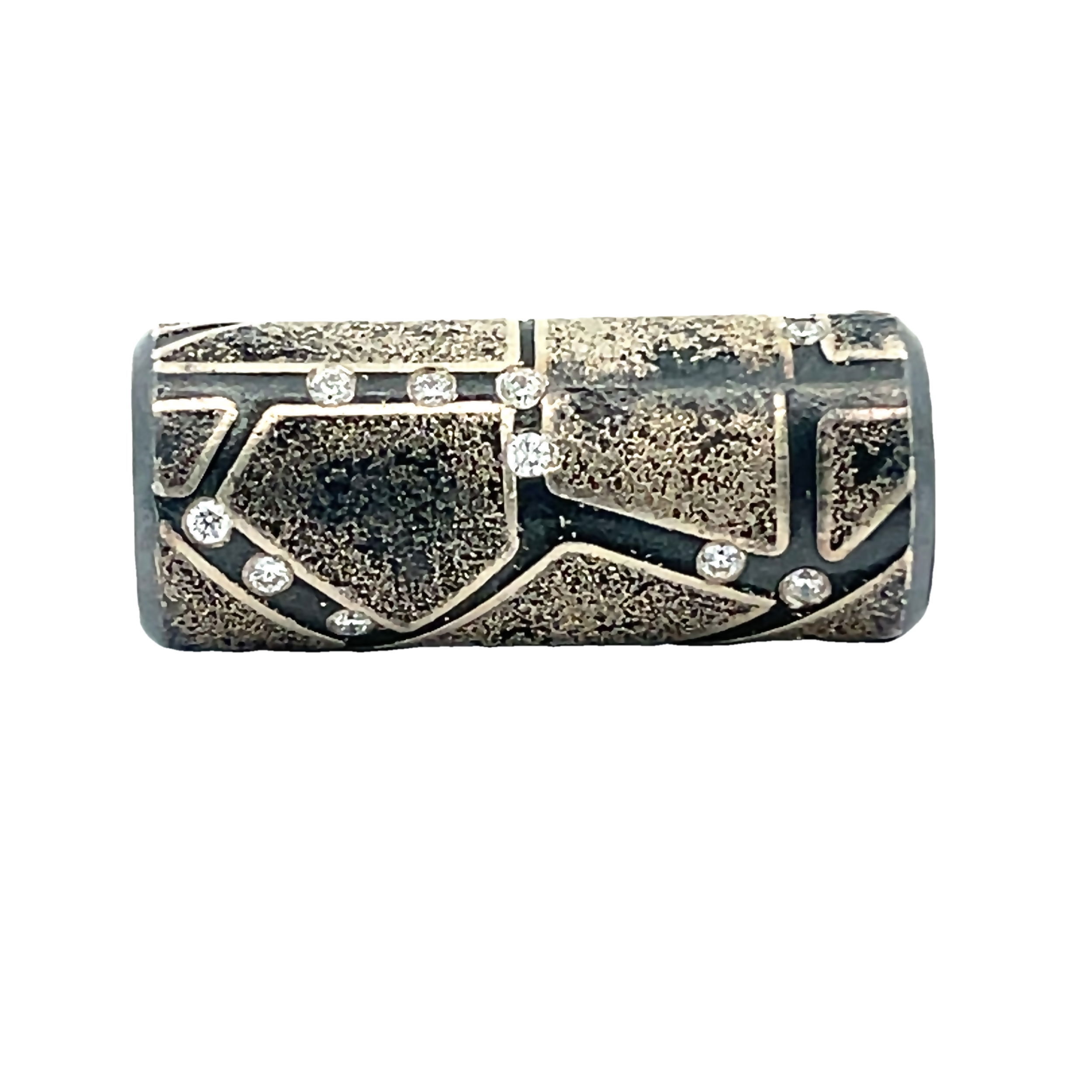 With inspiration rooted in natural structures and growth patterns, Peter Schmid finds his muse within nature and urban environments themselves. Showcasing a unique approach to jewelry design, the world of Atelier Zobel boasts creativity and inspiration within every piece.-Sterling silver-Round diamonds, 0.23ctsItem# Mclasp-00013 Vario Connector Clasp