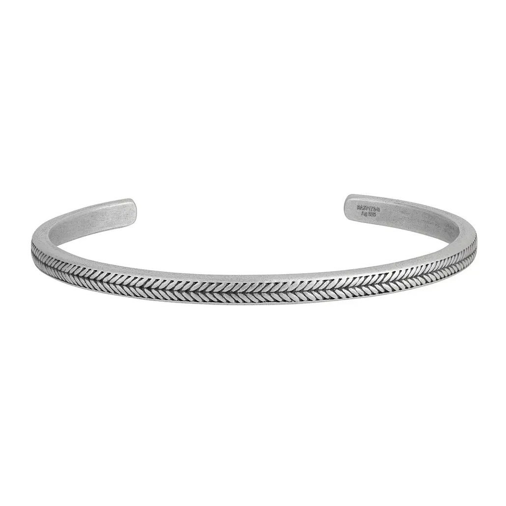 This sterling silver cuff bracelet features a striking chevron pattern for a modern, masculine look. Its clean design makes it a versatile piece for any occasion.-Sterling silver-Diameter 63x46mmItem# 800-2000052 Chevron Silver Cuff