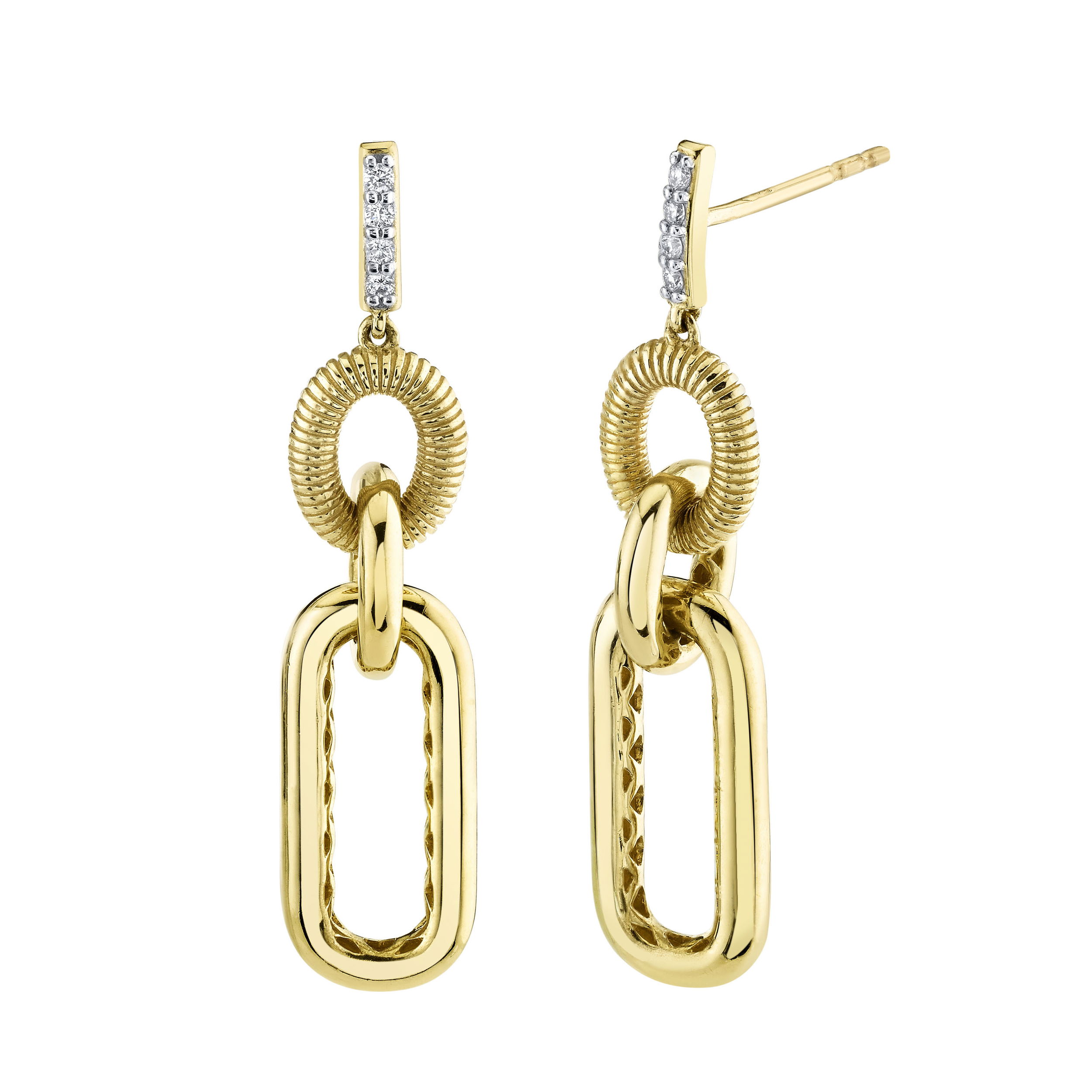 These earrings are a beautiful finishing touch to any look and style. Can be worn as an everyday piece or for any special occasion.-18k Yellow gold-Round diamonds, 0.08ctsItem# 805-2000435 Gold Link Earrings