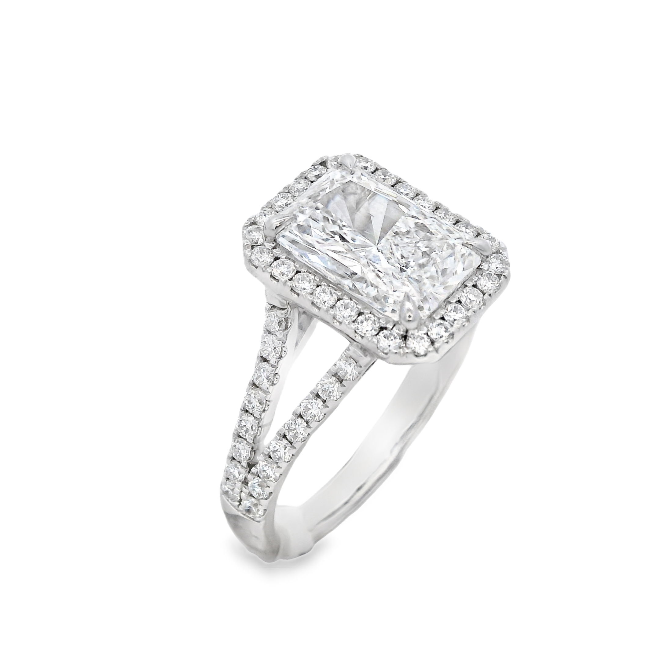 This 14kt white gold engagement ring showcases a stunning radiant cut lab-grown diamond, beautifully accented by a halo and split shank design. The combination of modern elegance and timeless craftsmanship makes this ring a perfect choice for your special moment.-14k White gold-Radiant lab grown diamond, 2.06cts-Round lab grown diamonds, 0.56cts-Size 6.5, Contact for sizing optionsItem# 100-2000045 Split Band Engagement Ring