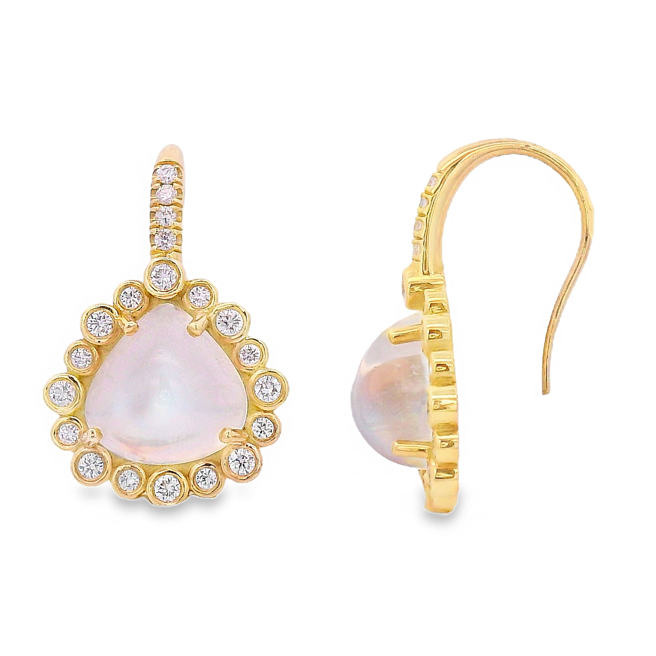 Delicate yet striking, this 18K yellow gold wire earring features 6.48 carats of glowing moonstone, paired with 0.58 carats of round diamonds for added sparkle. Light and elegant, it’s designed to move beautifully and shine effortlessly from day to night.-18k Yellow gold -Moonstone, 6.48cts-Diamonds, F-G/VS 0.58ctsItem# 210-2000072 Luna Lace Earring