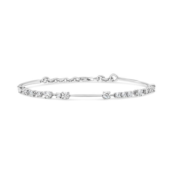 Closeup photo of Diamond Bracelet