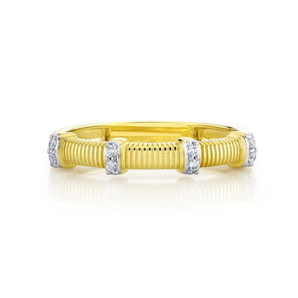 Closeup photo of Strie Band With Diamond Rondelles