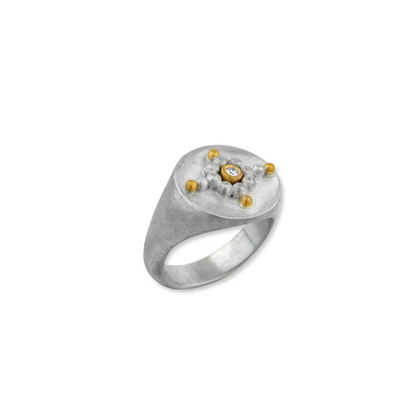 Closeup photo of Cachet Signet Ring