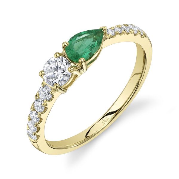 Closeup photo of Emerald & Diamond Ring