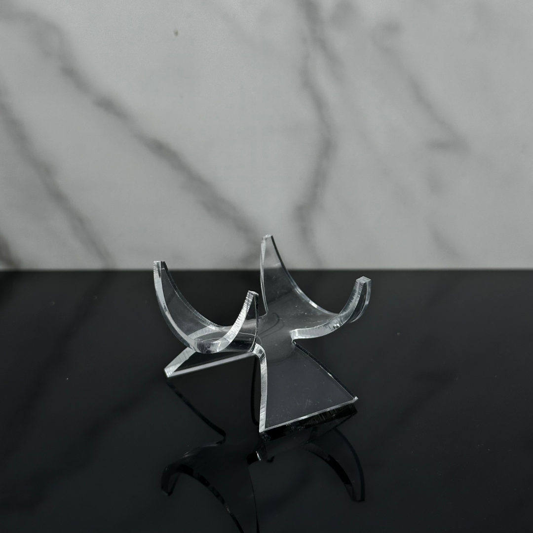 This compact, durable stand offers a low angle display, highlighting the "face" of the heart. Compare dimensions and purpose to ensure it meets your needs. Exchange within 30 days; shipping fees not covered. Choose the right stand online without hassle. Ideal for any small object display needs. Acrylic Heart Stand - Low Angled Small