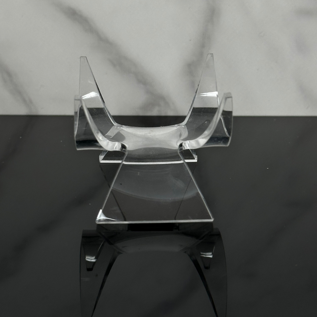 Introducing our versatile and durable stand, perfect for any space. Its compact size allows for easy placement anywhere. With its long-lasting quality, you can trust that this stand will stand the test of time. Compare dimensions and purpose with other stands to ensure the right fit for you. Enjoy hassle-free exchanges within 30 days. Please note that online exchanges do not cover shipping fees. Make an informed choice with our detailed dimensions and samples. No need for refunds when you have all the information at your fingertips. Acrylic Heart Stand - Large