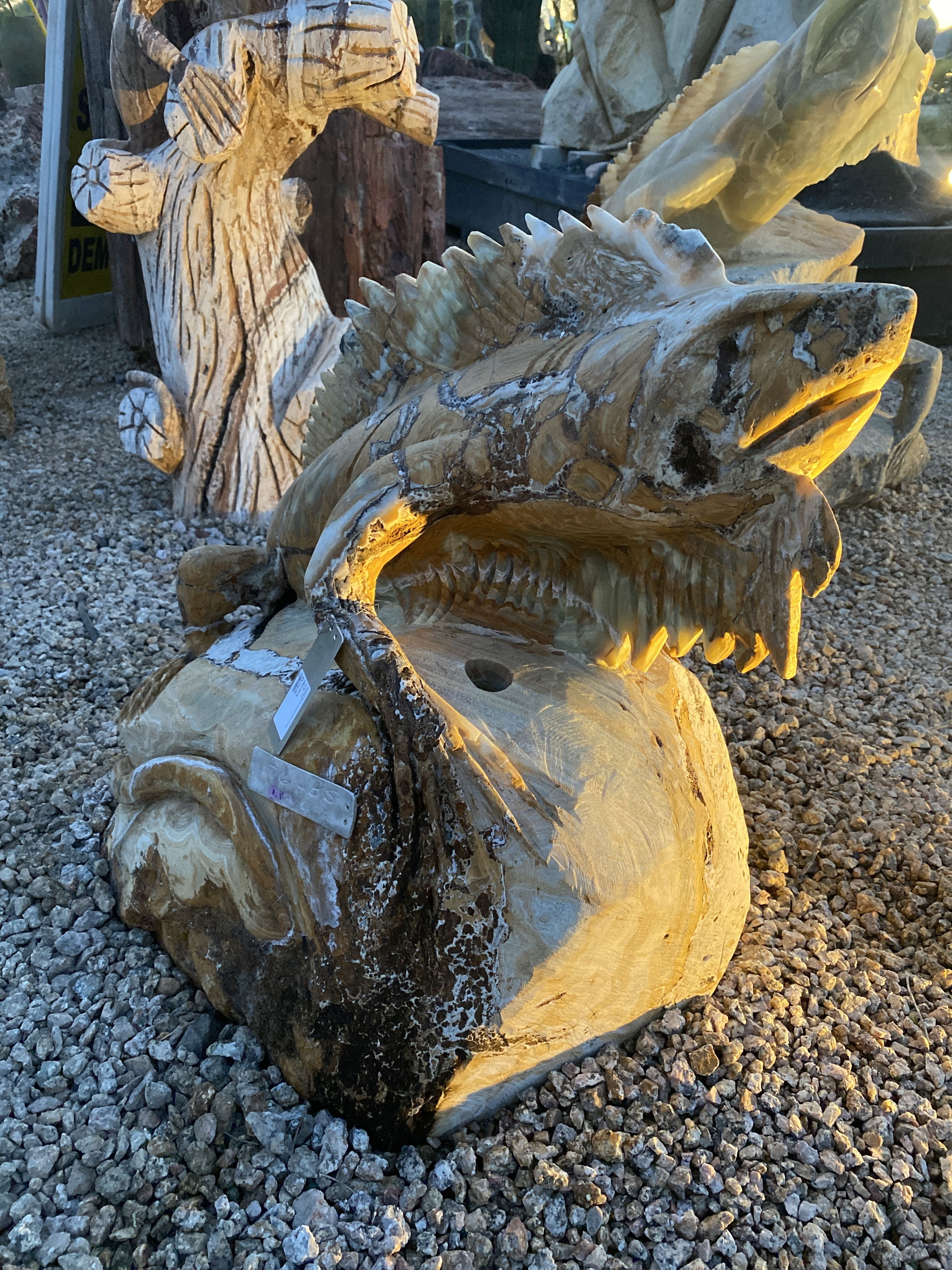 Single Onyx Iguana Sculpture Fountain