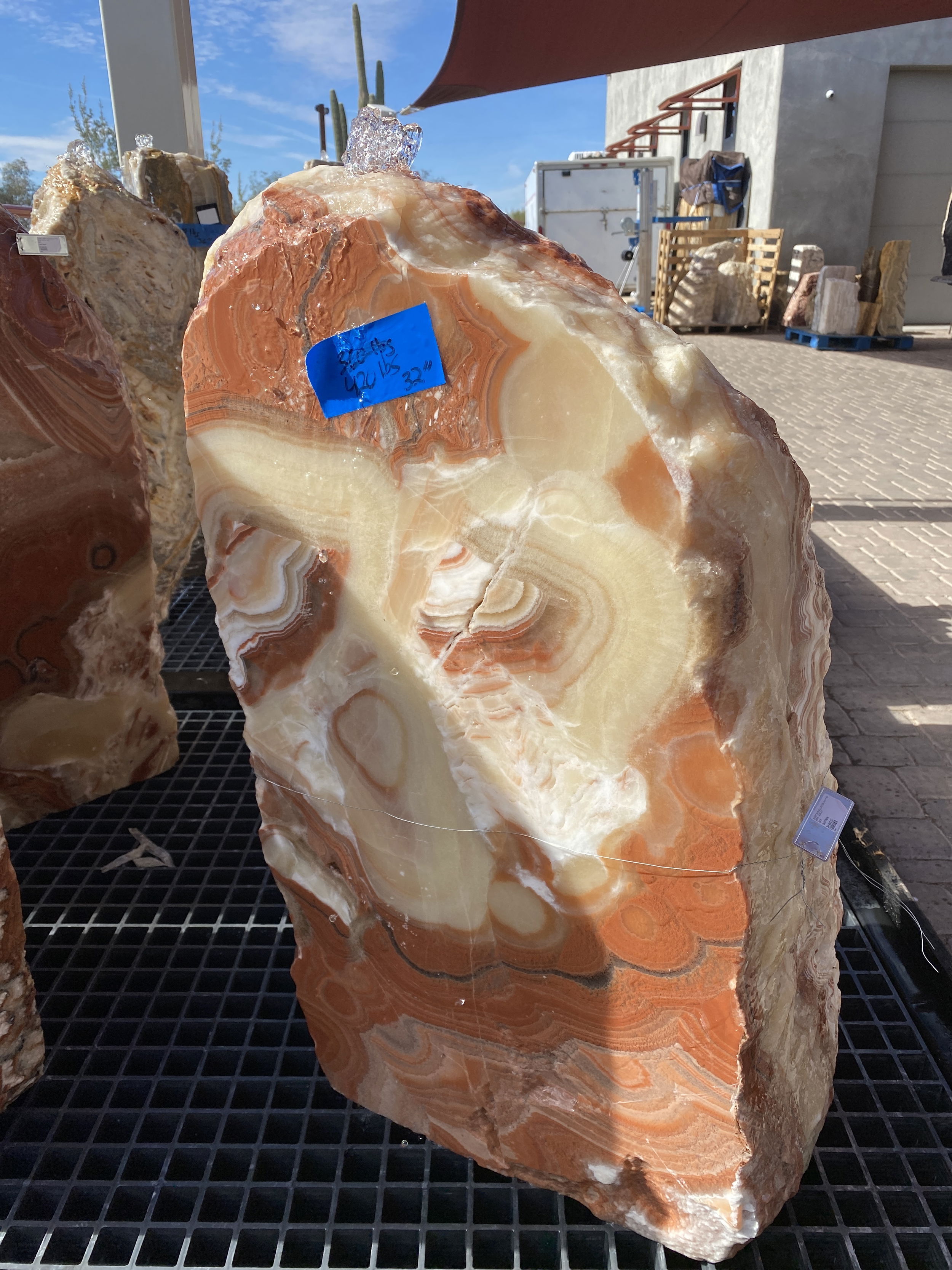 Sunset Onyx Boulder Fontain 1-Side Cut