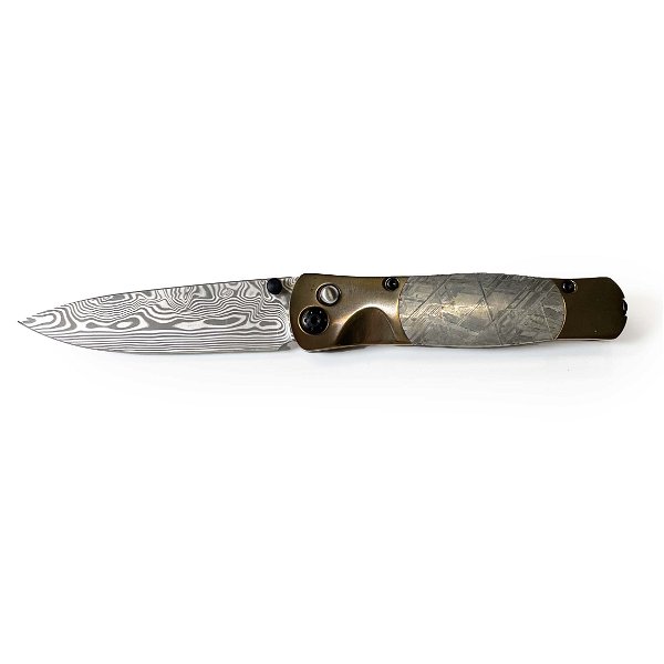 Closeup photo of Munionalusta Meteorite Handle Knife With Damascus Steel Blade And Gold & Black Accents -Small