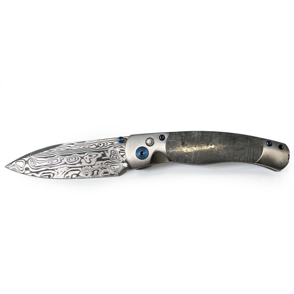 Closeup photo of Munionalusta Meteorite Knife With Damascus Steel Blade and Blue Accents - Large