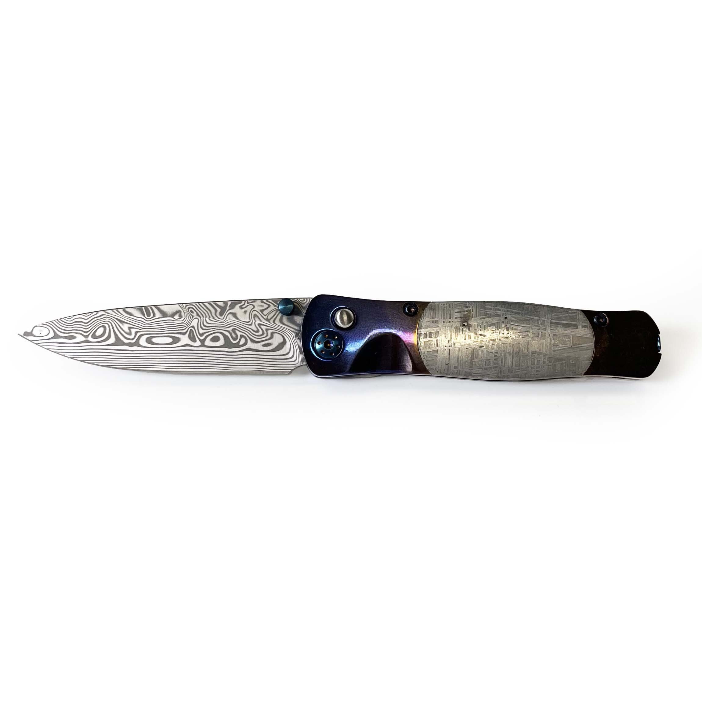 Munionalusta Meteorite Handle Knife With Damascus Steel Blade And Purple Blue & Blue Accents -Small