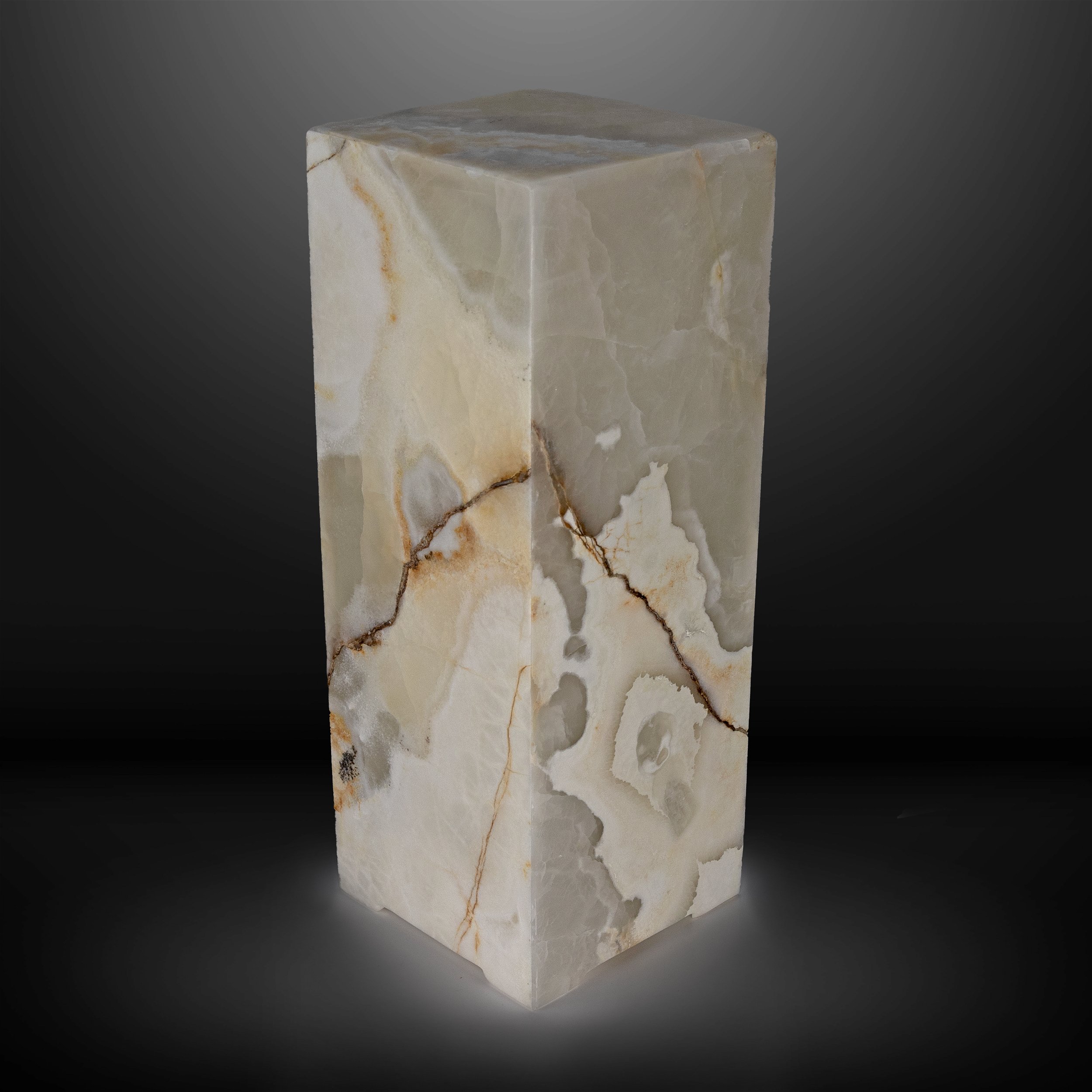 Pearlescent Onyx Pedestal Luminary