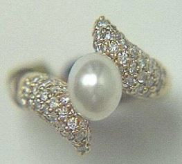 14KYG 7.5MM FW PEARL & 58 DIA 0.53CT BYPASS RING 14KYG 7.5MM FW PEARL & 58 DIA 0.53CT BYPASS RING