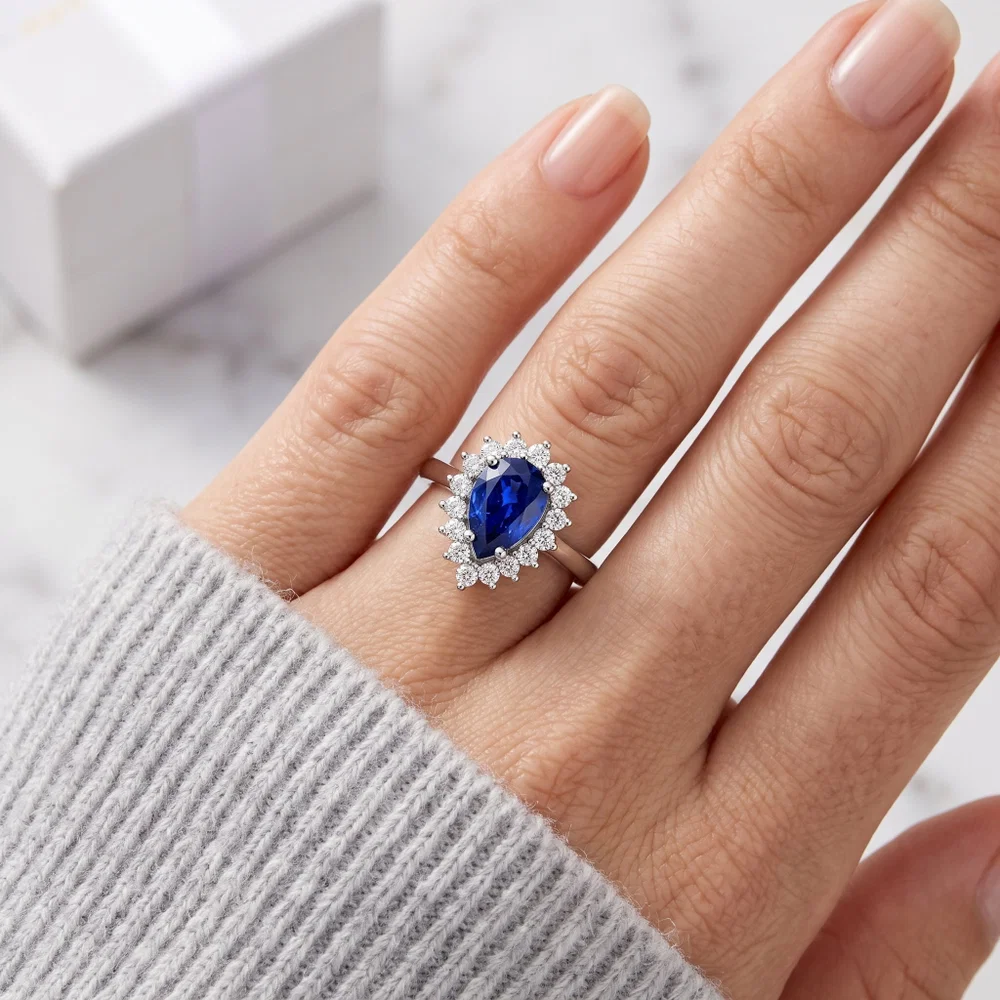 Classic sapphire pendant and diamond halo in white gold