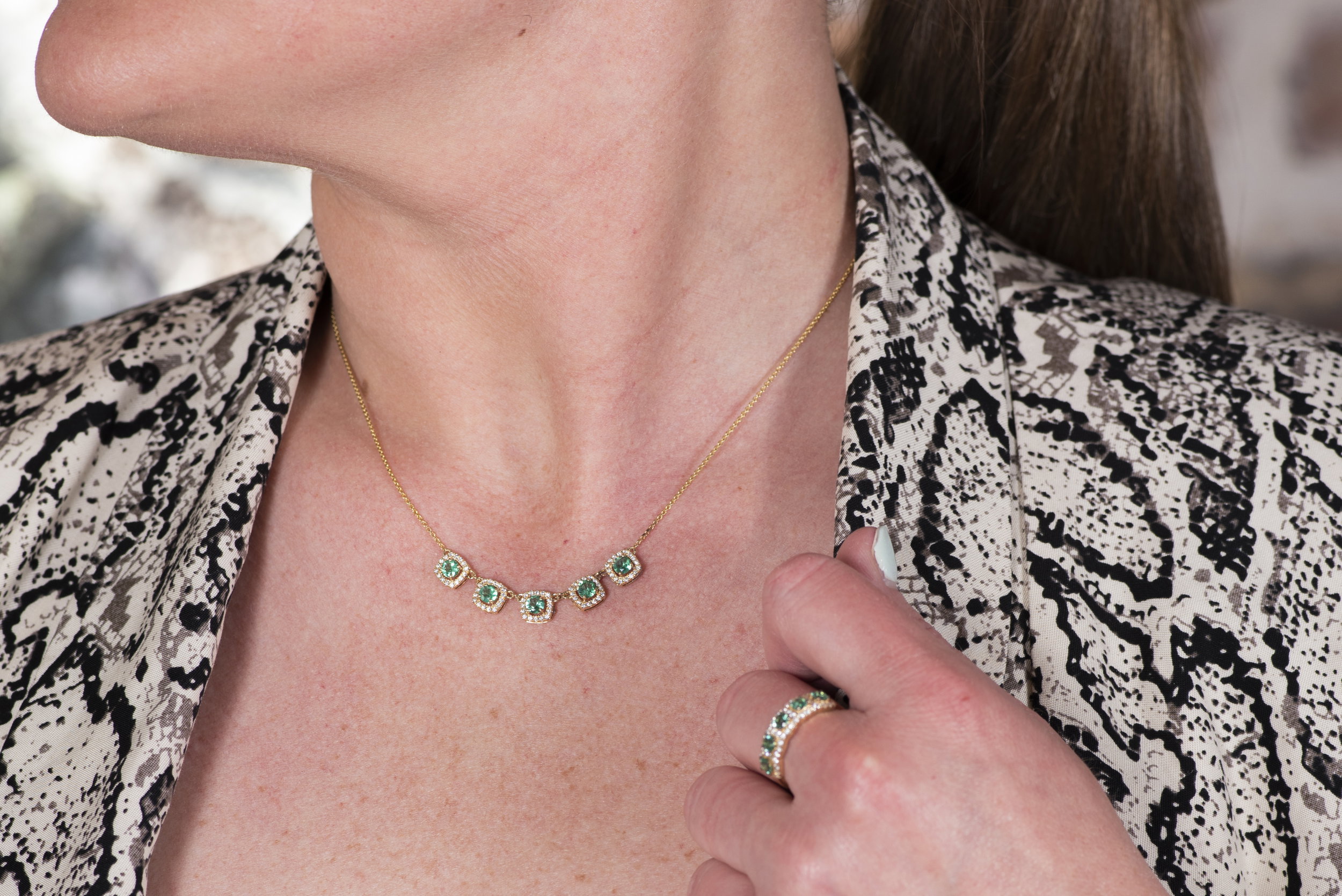 Exquisite personalized necklace and gemstones