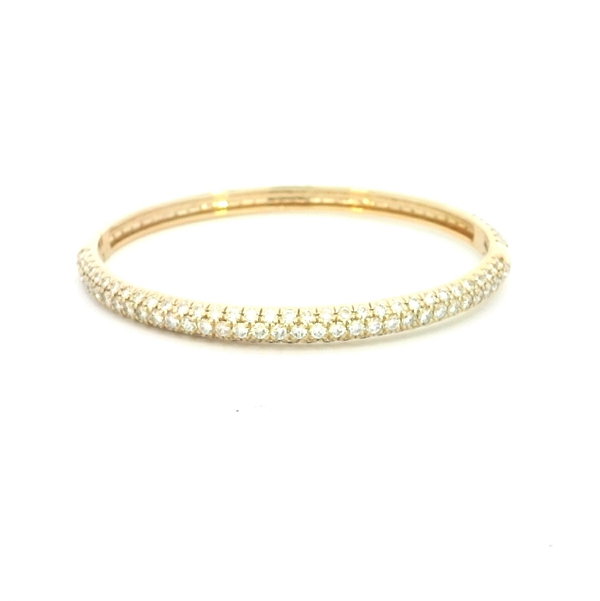 14KYG 209 RD LG DIA'S 9.35CTW PAVE SET BANGLE BRACELET W/ LOCK