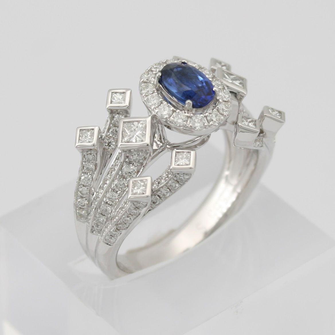 14KWG 0.59CT OVAL SAPPHIRE -- 10 PRINCESS CUT DIAMONDS 0.32CT & 118 ROUND DIAMONDS 0.82CT HALO FASHION RING