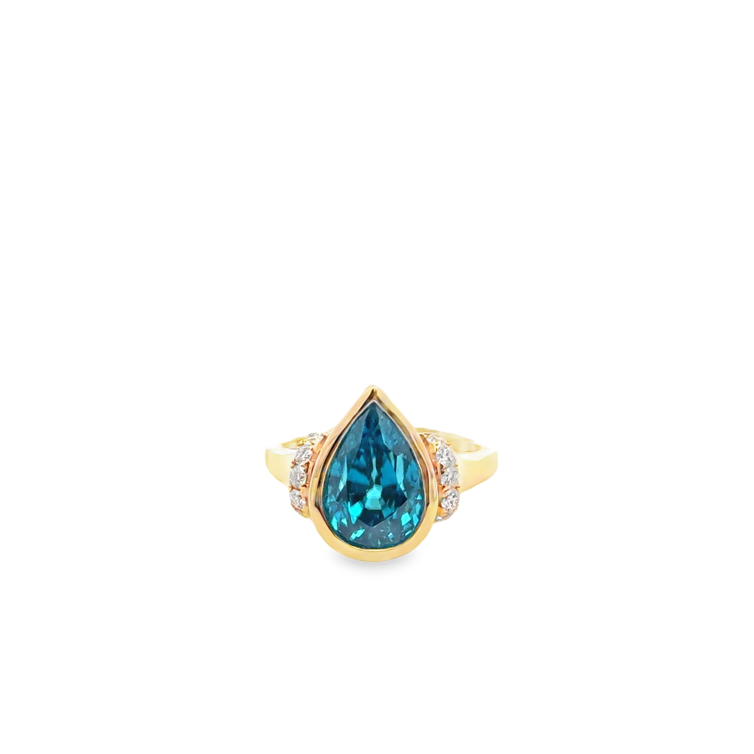 18KY 9.31CT PEAR SHAPE BLUE ZIRCON & 10 ROUND DIAMONDS 0.28CT BEZEL SET FASHION RING