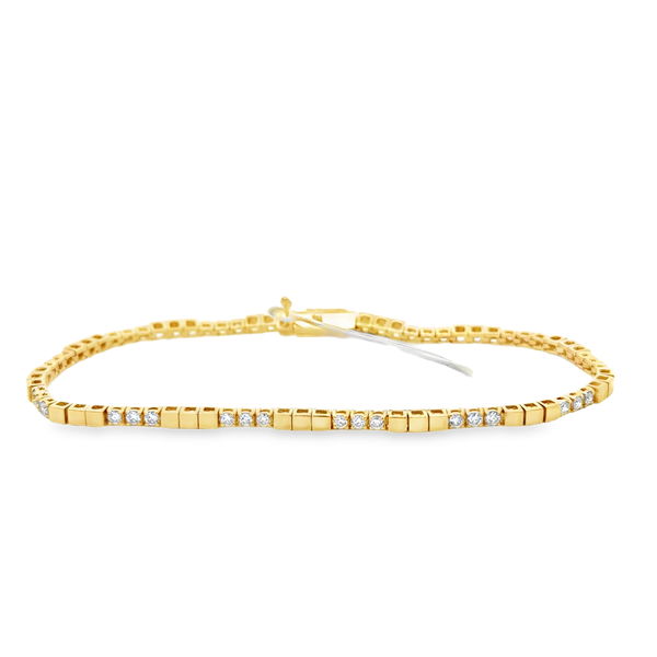 Closeup photo of 14KYG 39 ROUND DIAMONDS 0.98CT POLISHED SECTION 7.5" TENNIS BRACELET