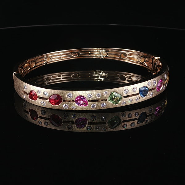 14KYG SANDBLAST BANGLE W/26 ROUND DIAMONDS 0.63CTW & 7 MULTI-COLOR SAPPHIRES 2.96CTW VARIOUS SHAPES