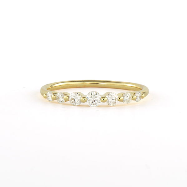 Closeup photo of Graduated Prong Set Diamond Band