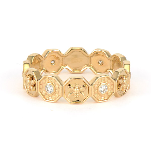 Closeup photo of Queen Bee Diamond Band