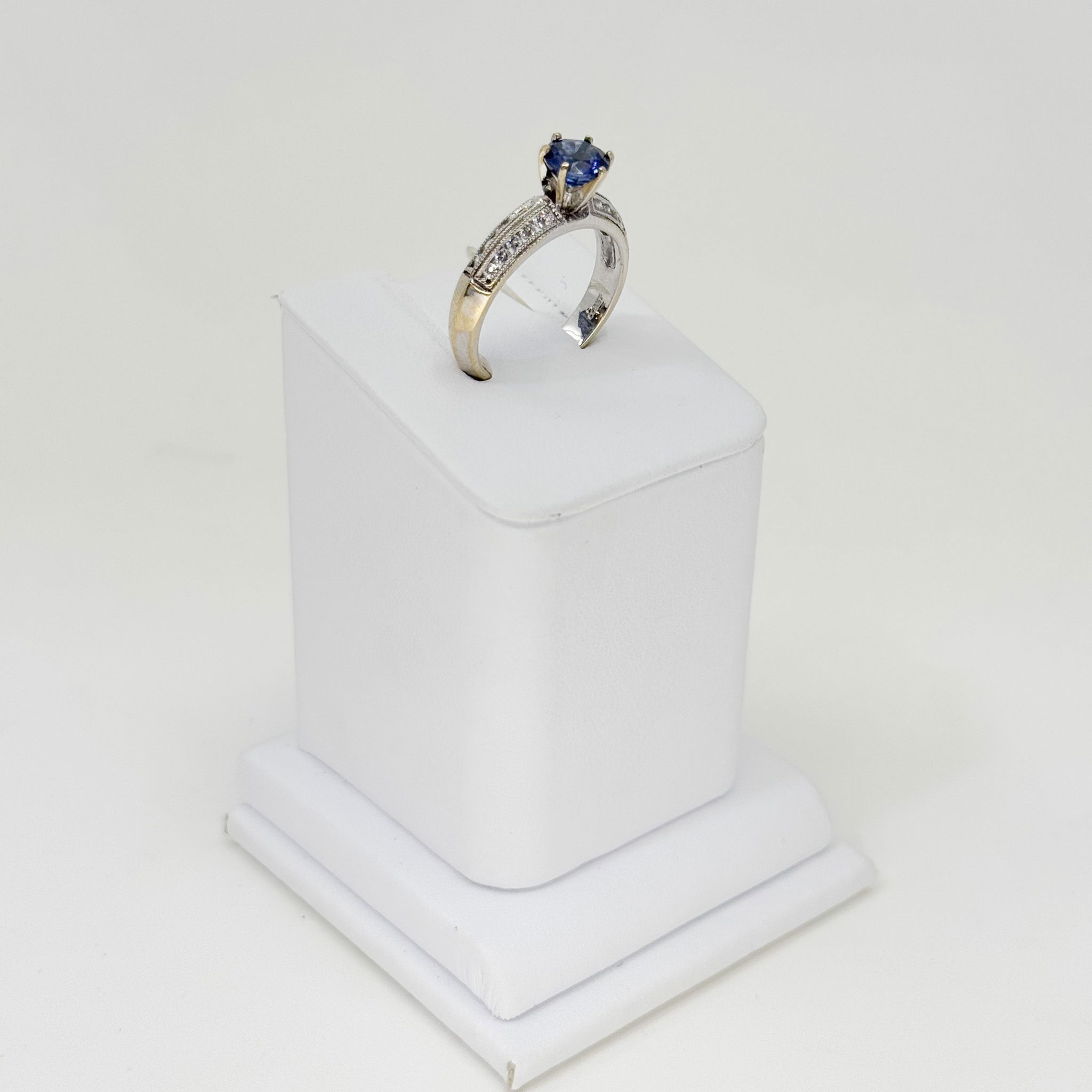 Engagement 18W Dia.0.34ctw 1.22 ct natural sapphire