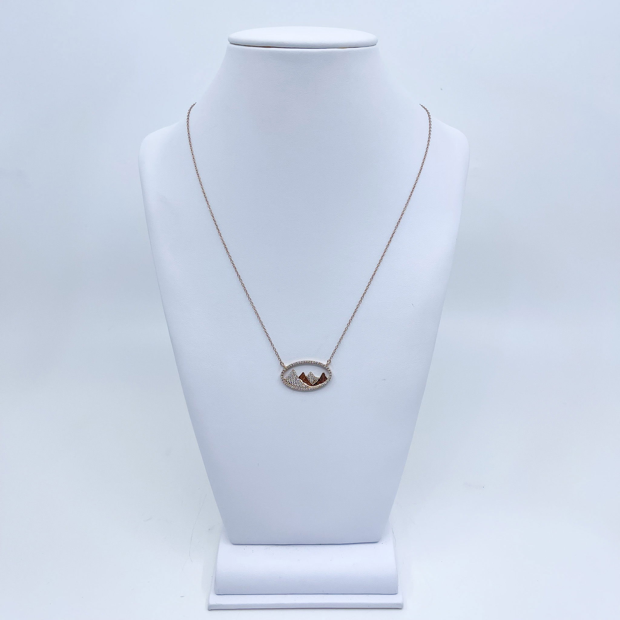 .5ct Diamond. 1 inch width. 0.5 inch height 14kr 0.5ct dia Oval Mountain Necklace
